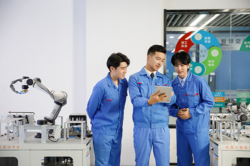 1766475047100664.jpg 新华与优秀同行 -5E9A1307.jpg